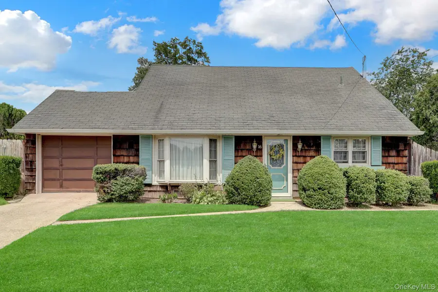 16 Texas Court, Syosset, NY 11791 - #2