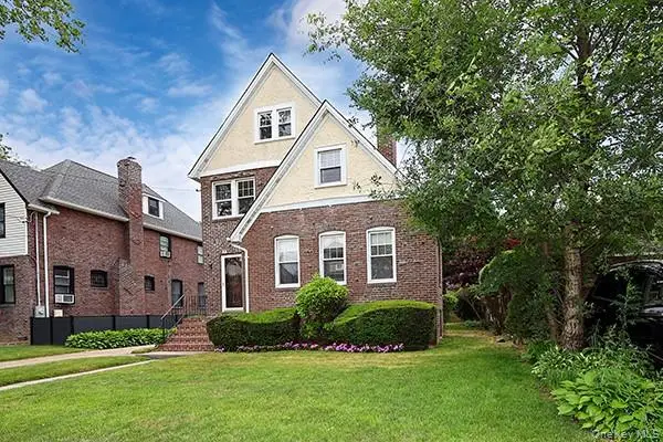 48 Surrey Commons, Lynbrook, NY 11563 - #2