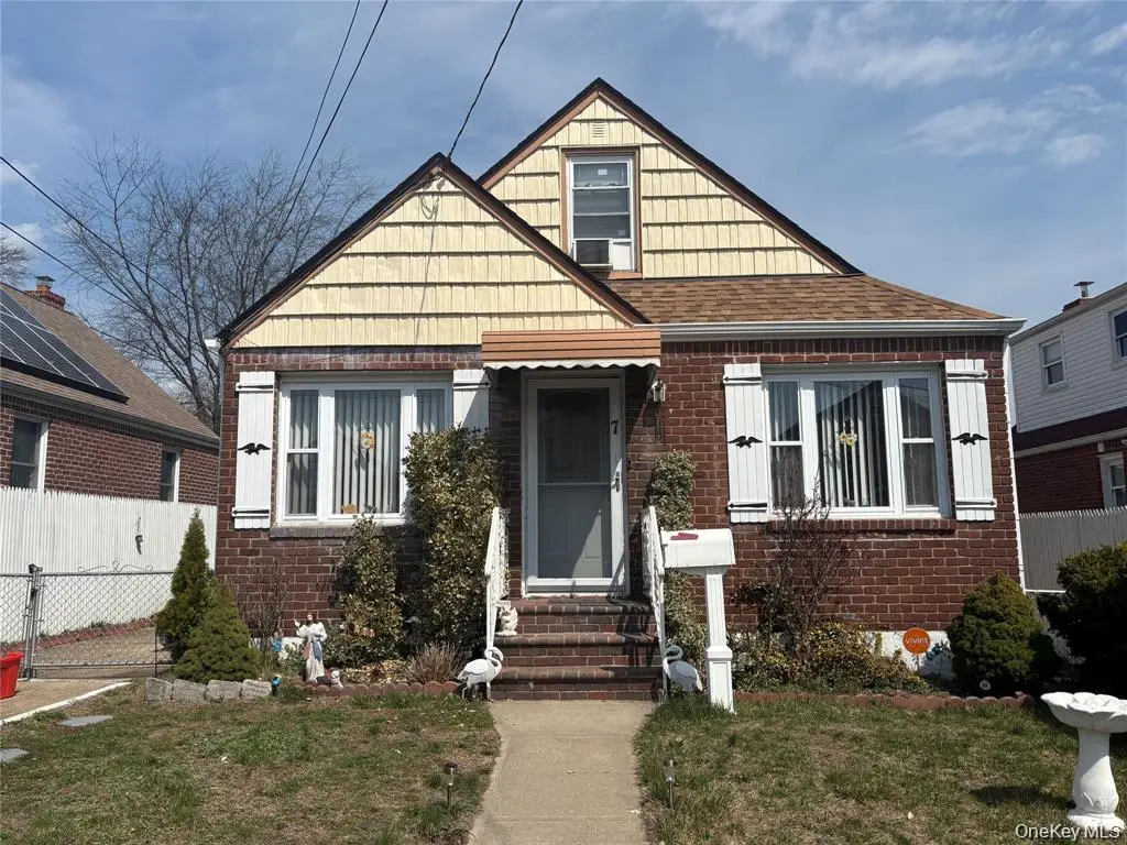 7 Catherine Court, Elmont, NY 11003 - #1
