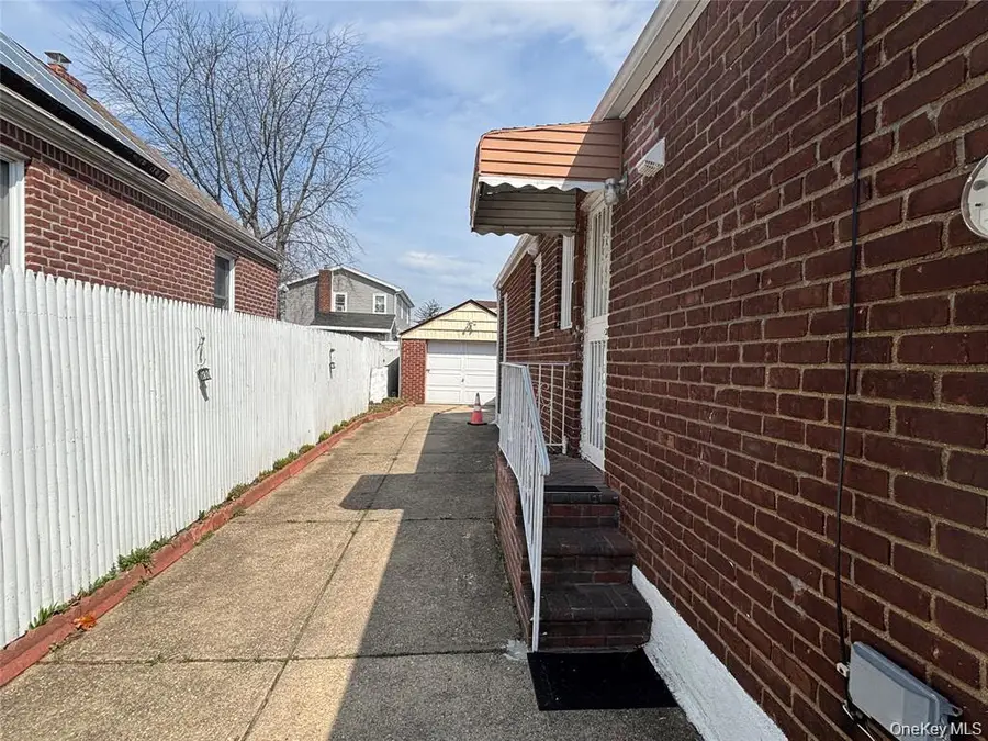 7 Catherine Court, Elmont, NY 11003 - #3