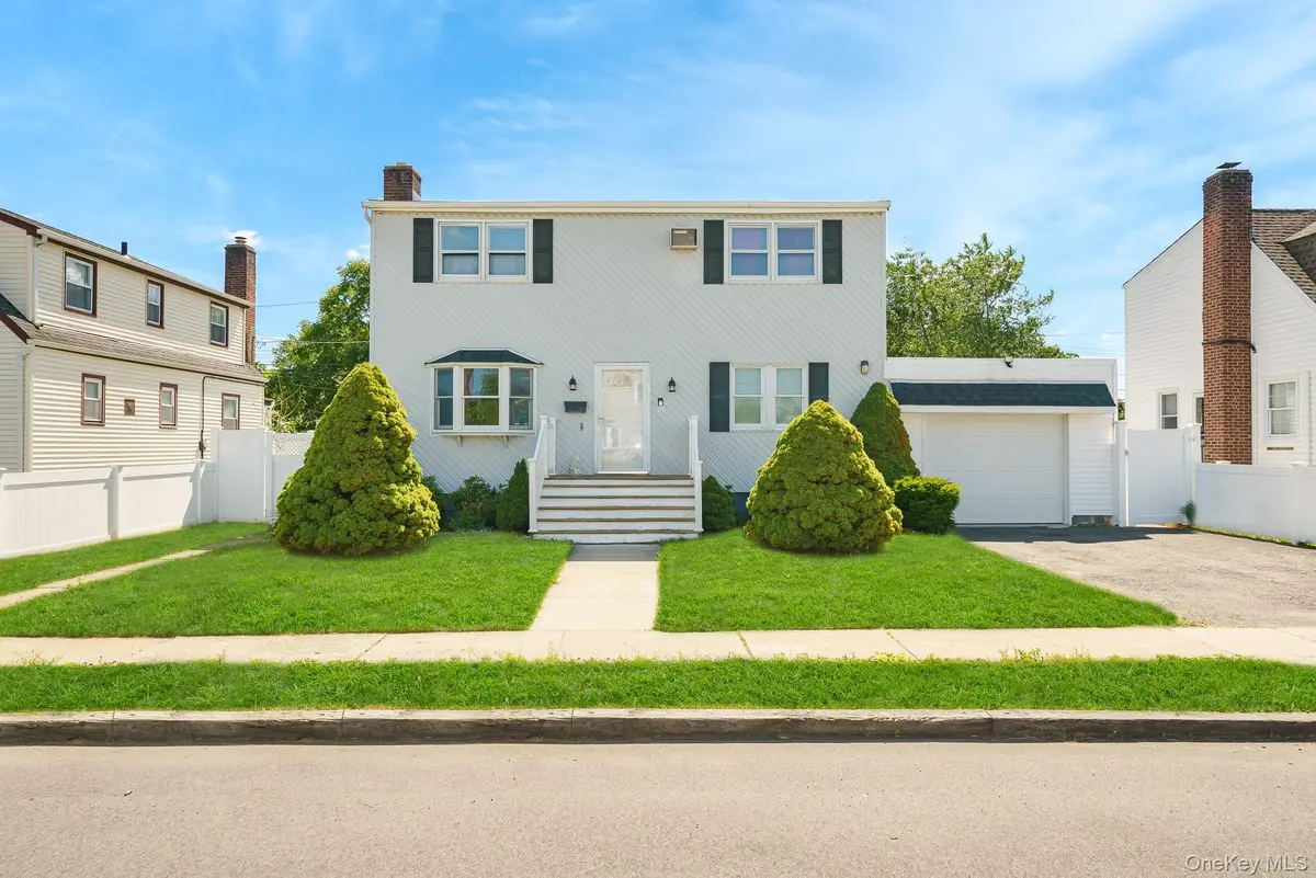 21 Lido Parkway, Lindenhurst, NY 11757 - #1