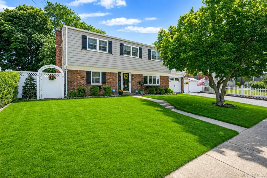 332 N Monroe Avenue, Lindenhurst, NY 11757 - #2