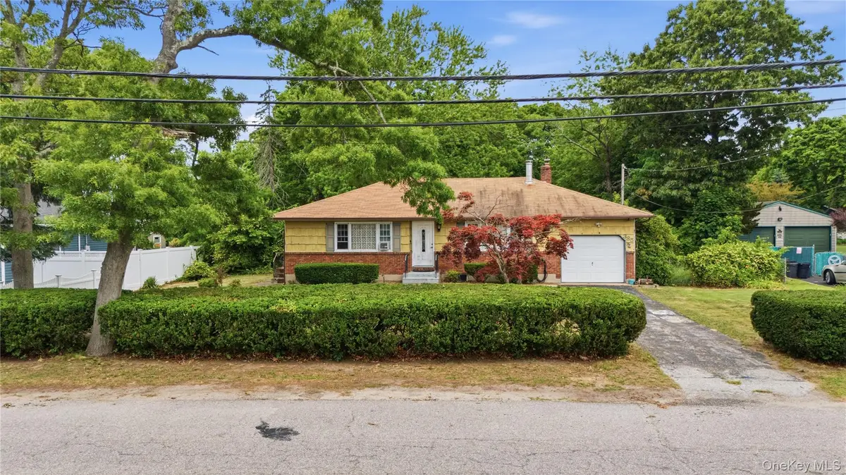 385 Manhattan Boulevard, Islip Terrace, NY 11752 - #1