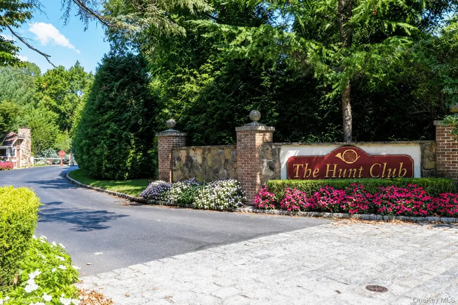 27 Hunt Court, Jericho, NY 11753 - #2