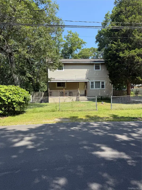 59 Norfleet Lane, Coram, NY 11727