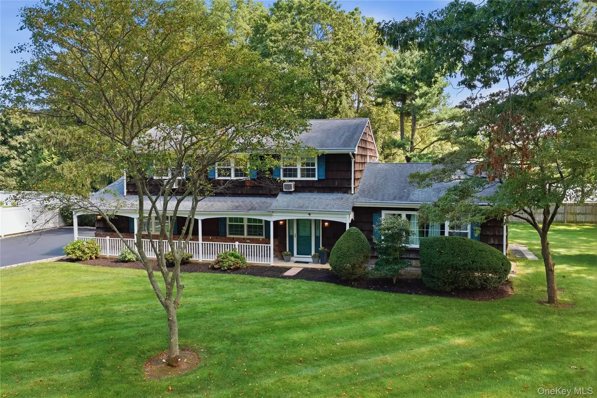 4 Farmington Court, Huntington Station, NY 11746 - #1