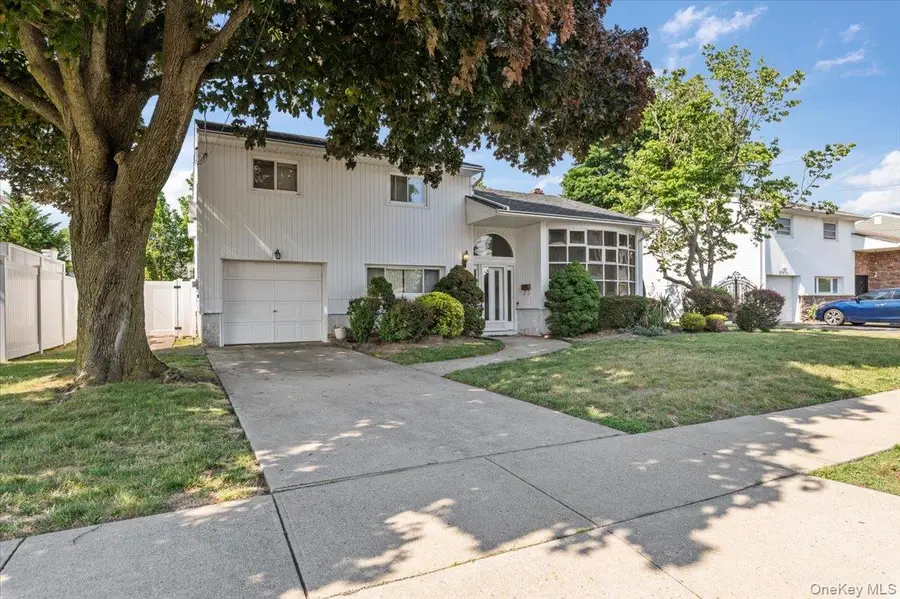 279 N Kentucky Avenue, Massapequa, NY 11758 - #2