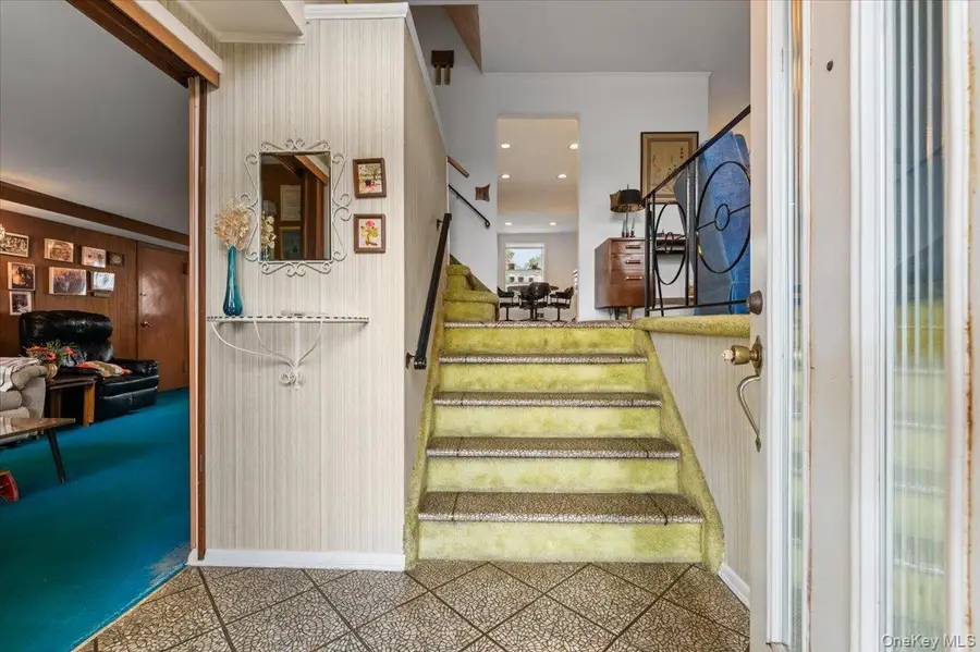 279 N Kentucky Avenue, Massapequa, NY 11758 - #3