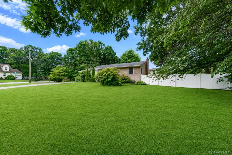 2 Amarr Drive, Shirley, NY 11967 - #2