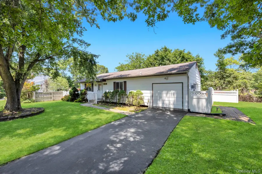 9 Daniel Court, Lake Ronkonkoma, NY 11779 - #3