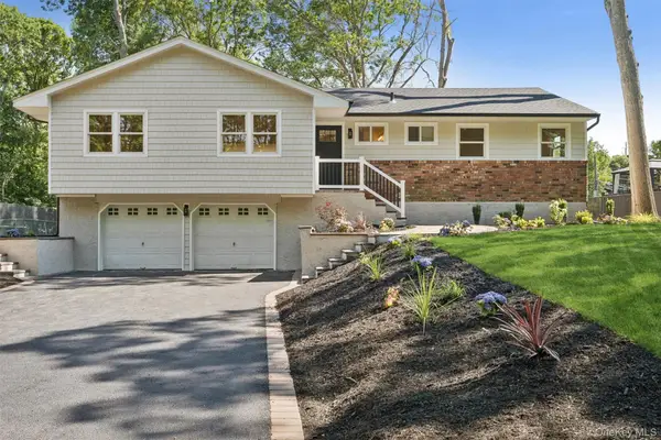 20 Camelia Place, Hauppauge, NY 11788