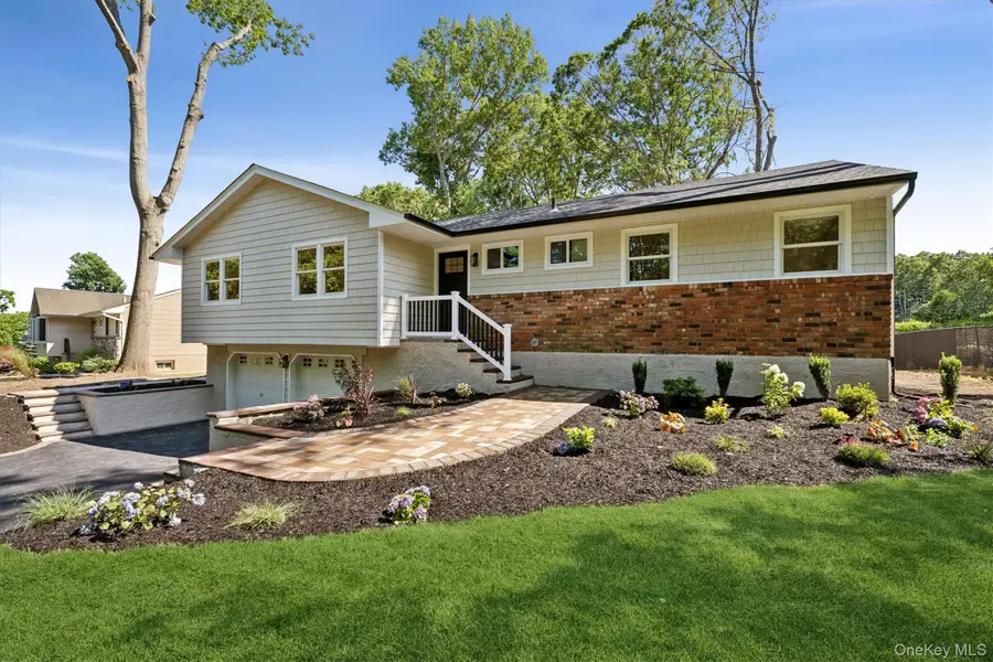 20 Camelia Place, Hauppauge, NY 11788 - #2