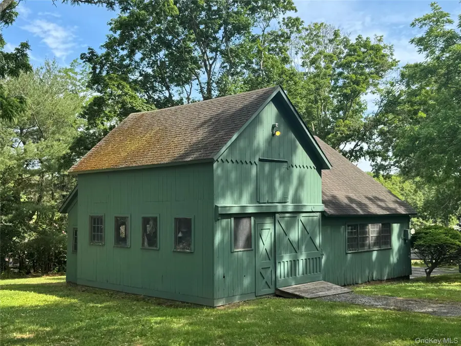 33 Crosby Street, Center Moriches, NY 11934 - #2