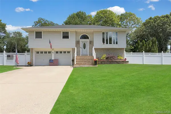 61 Yale Avenue, Oakdale, NY 11769