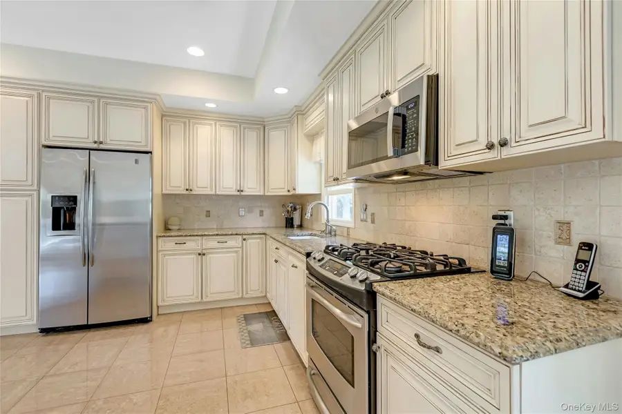 61 Yale Avenue, Oakdale, NY 11769 - #3
