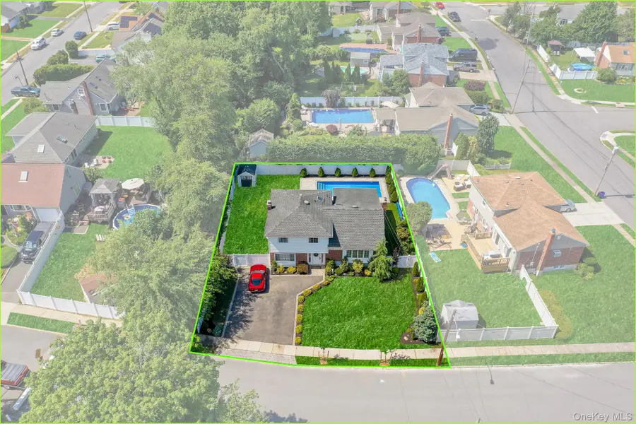 31 Leeds Lane, North Babylon, NY 11703 - #2