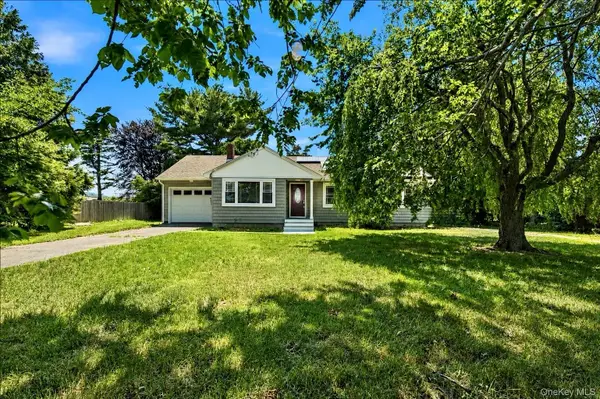725 Peconic Lane, Peconic, NY 11958