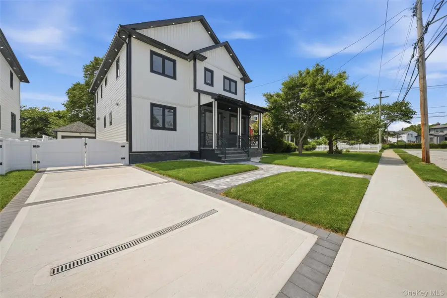 22 Surrey Lane, Valley Stream, NY 11580 - #2
