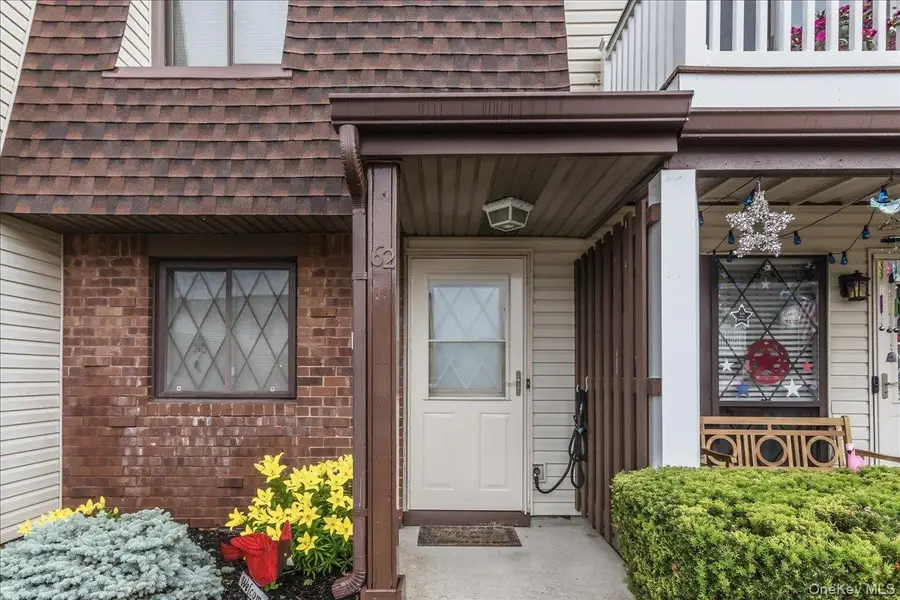 62 Cambridge Drive W, Copiague, NY 11726 - #2