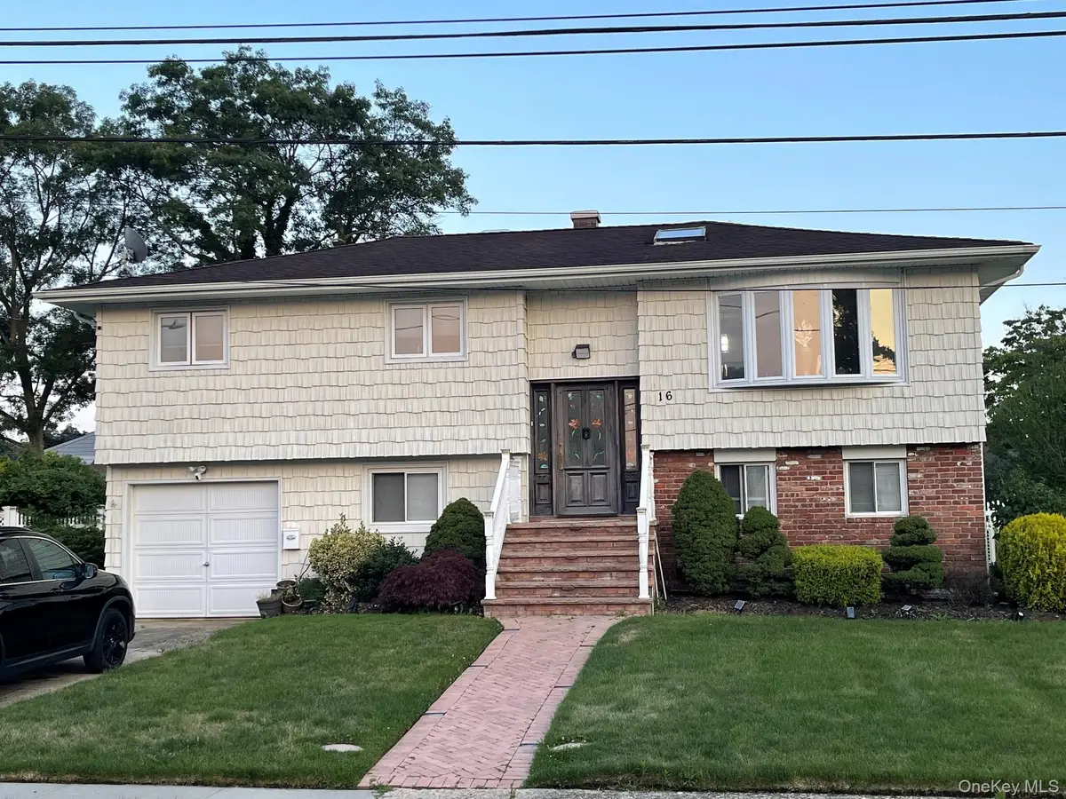 16 Espie Lane, North Babylon, NY 11703 - #1