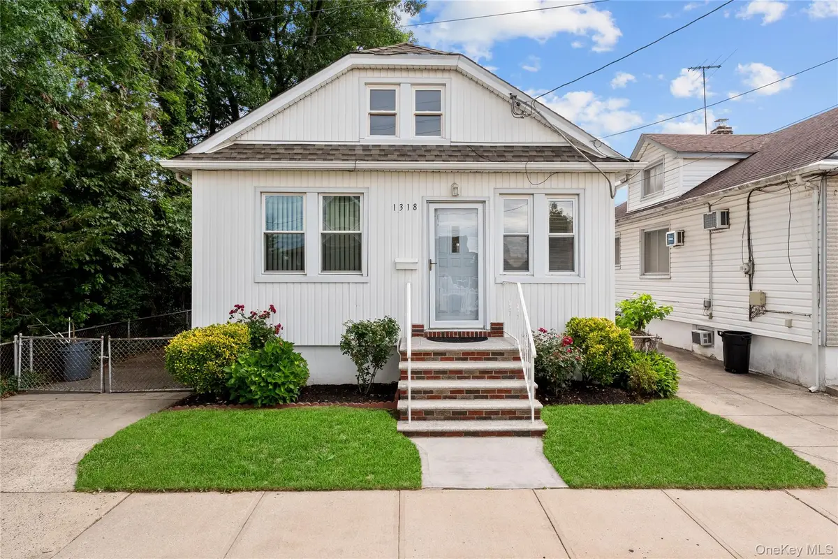 1318 Scimitar Avenue, Elmont, NY 11003 - #1