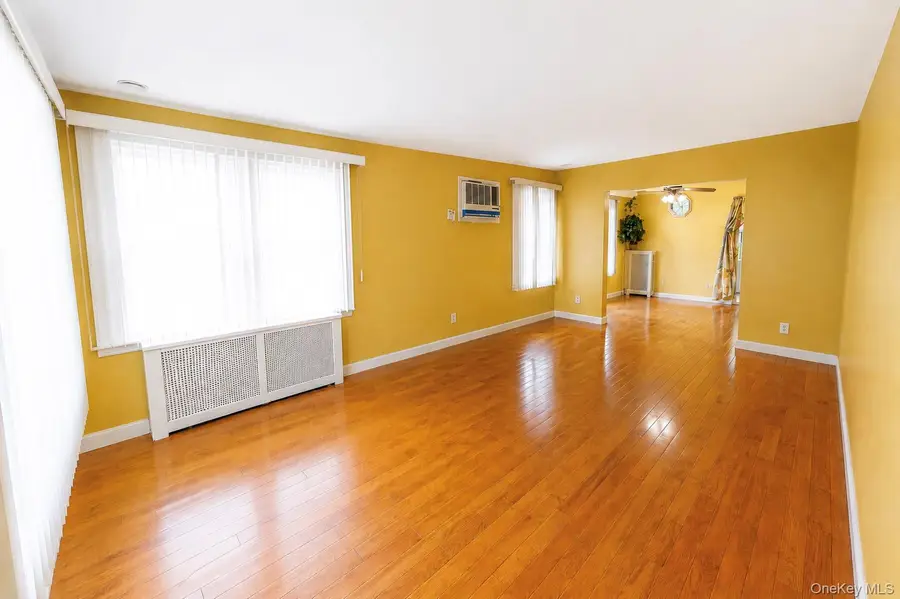 937 N 7th Street, New Hyde Park, NY 11040 - #3