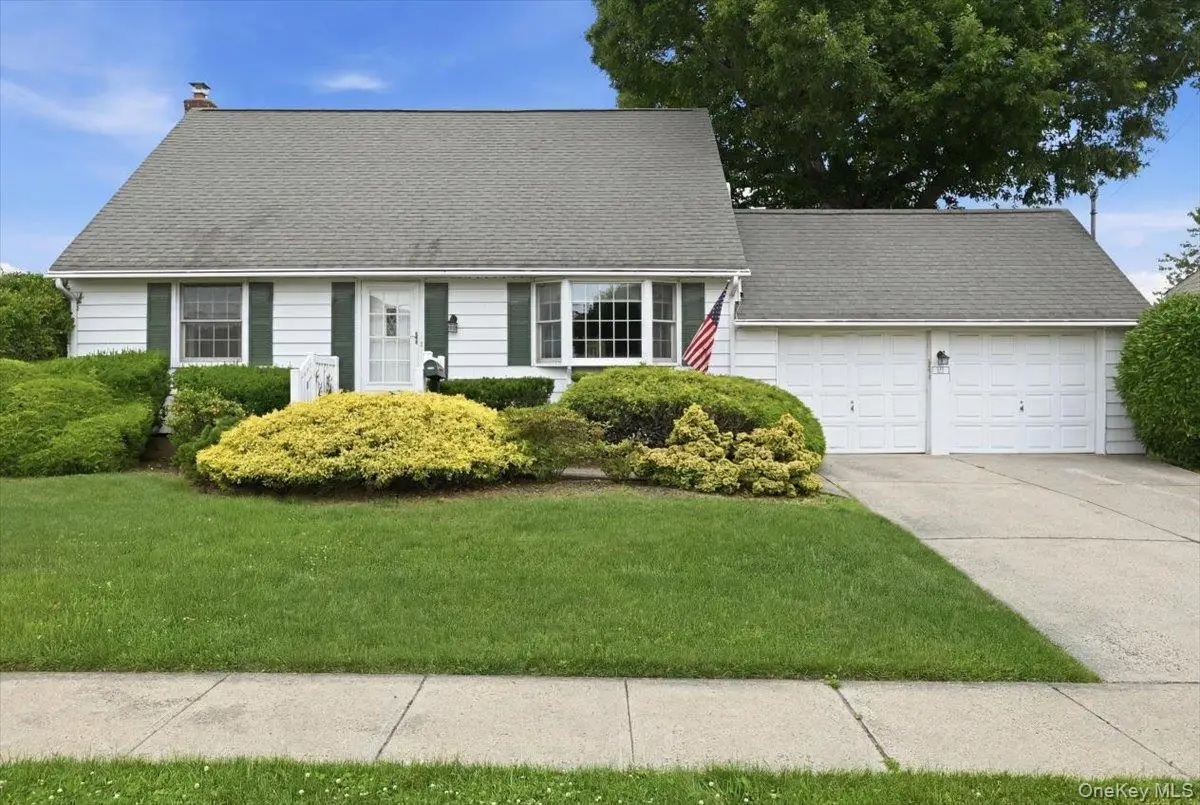 207 Sullivan Avenue, Farmingdale, NY 11735 - #1