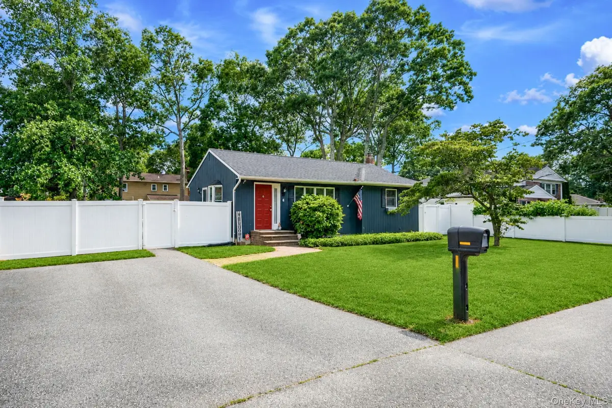 6 Malba Drive, Shirley, NY 11967 - #1