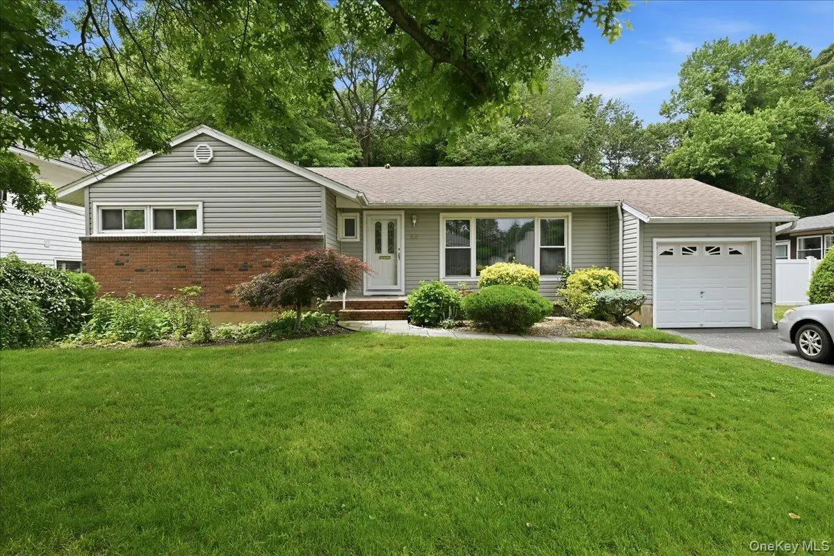 578 Richmond Road, East Meadow, NY 11554 - #1