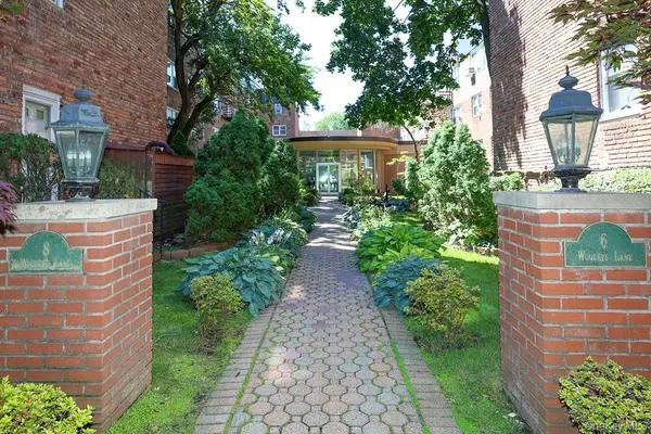 6-8 Wooleys Lane #B34, Great Neck, NY 11023