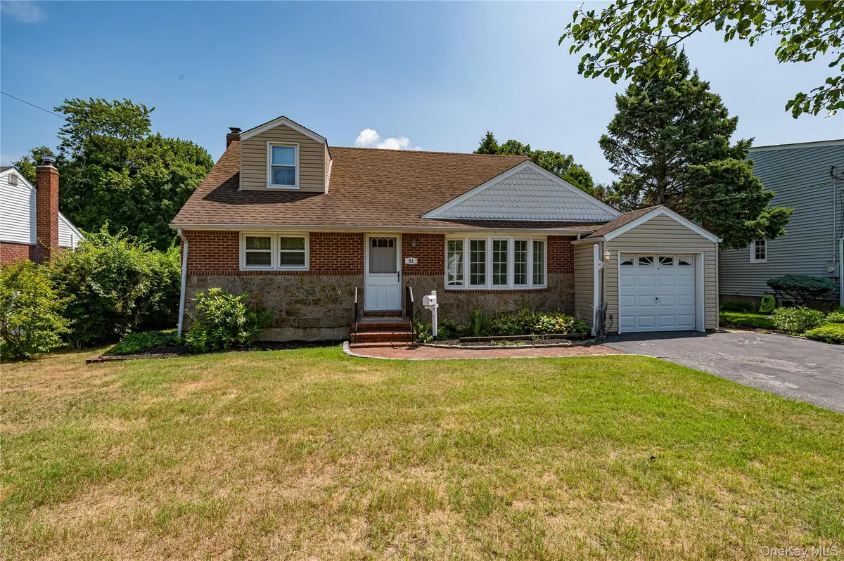 21 Langdon Road, Farmingdale, NY 11735 - #1