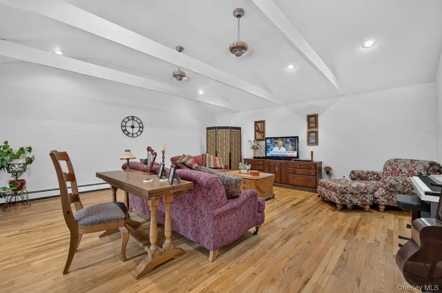 8 Tuscan Court, Huntington Station, NY 11746 - #2