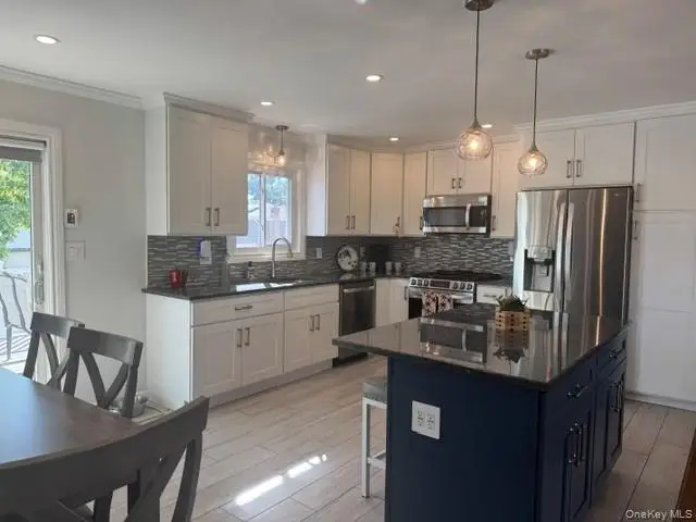 121 W Lake Drive, Lindenhurst, NY 11757 - #3