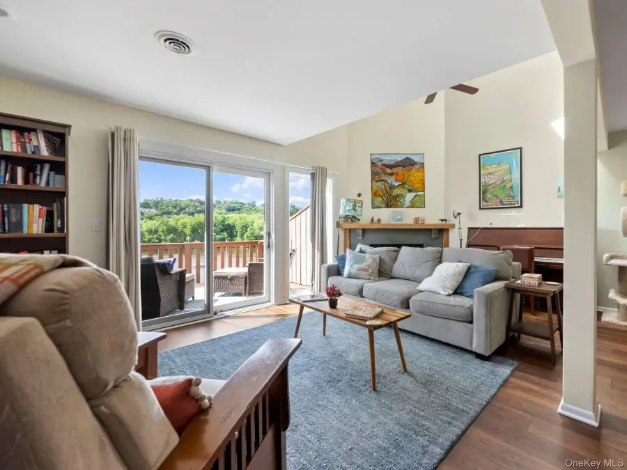17 Rondout Harbor, Port Ewen, NY 12466 - #2