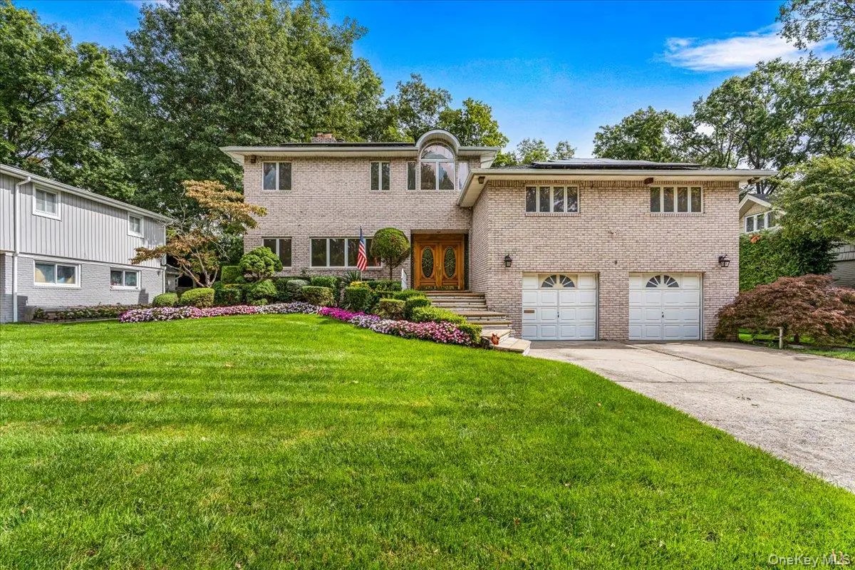8 Hamilton Drive, Roslyn, NY 11576 - #1