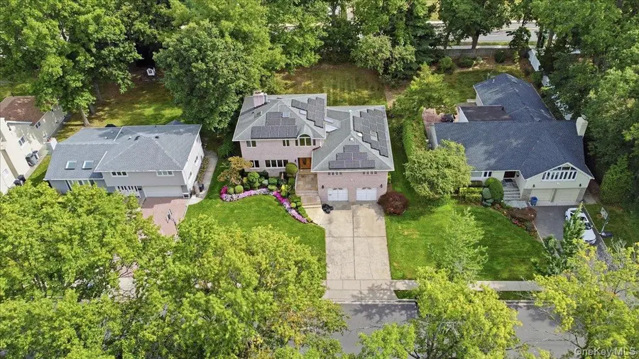 8 Hamilton Drive, Roslyn, NY 11576 - #3