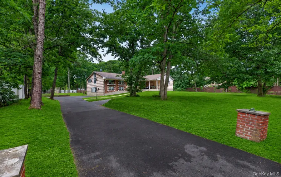 10 Otsego Avenue, Dix Hills, NY 11746 - #2