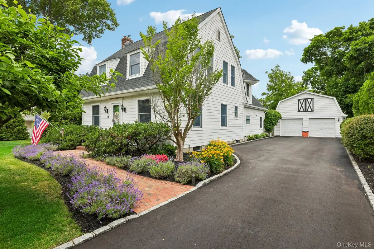10 Boyd Avenue, Bay Shore, NY 11706 - #1