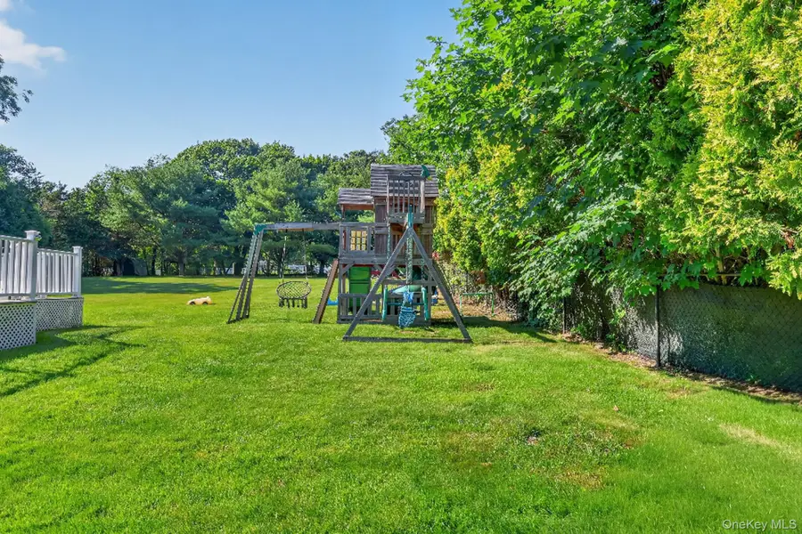 17 Woodlawn Avenue, East Moriches, NY 11940 - #2