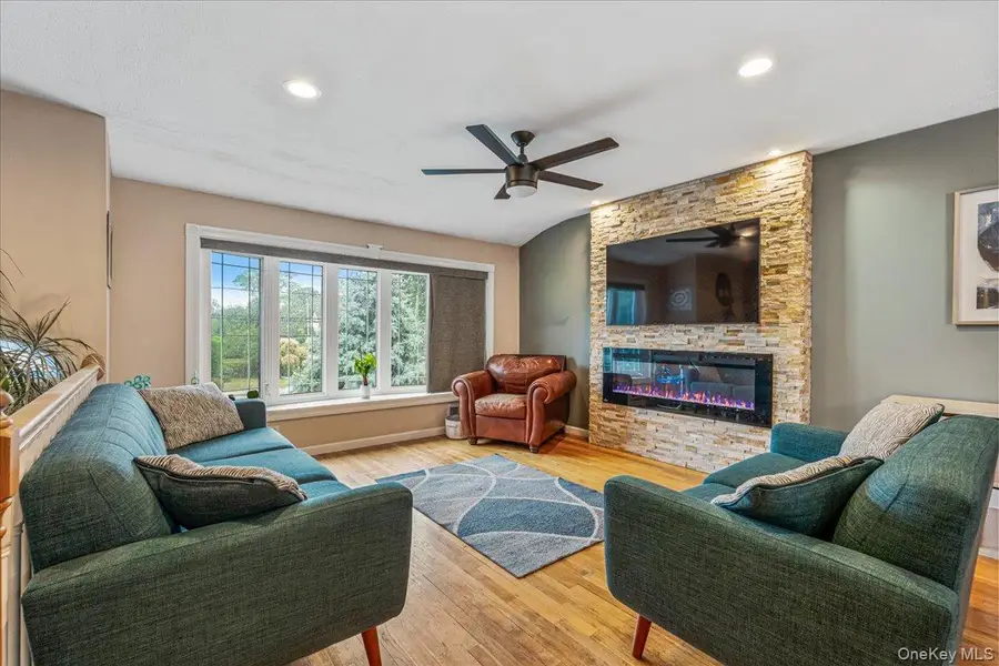 194 Missouri Avenue, Bay Shore, NY 11706 - #2