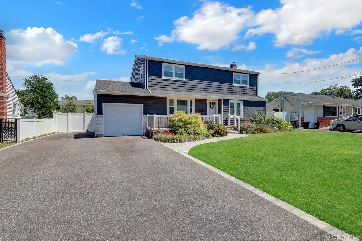 16 Heath Lane, East Northport, NY 11731 - #1