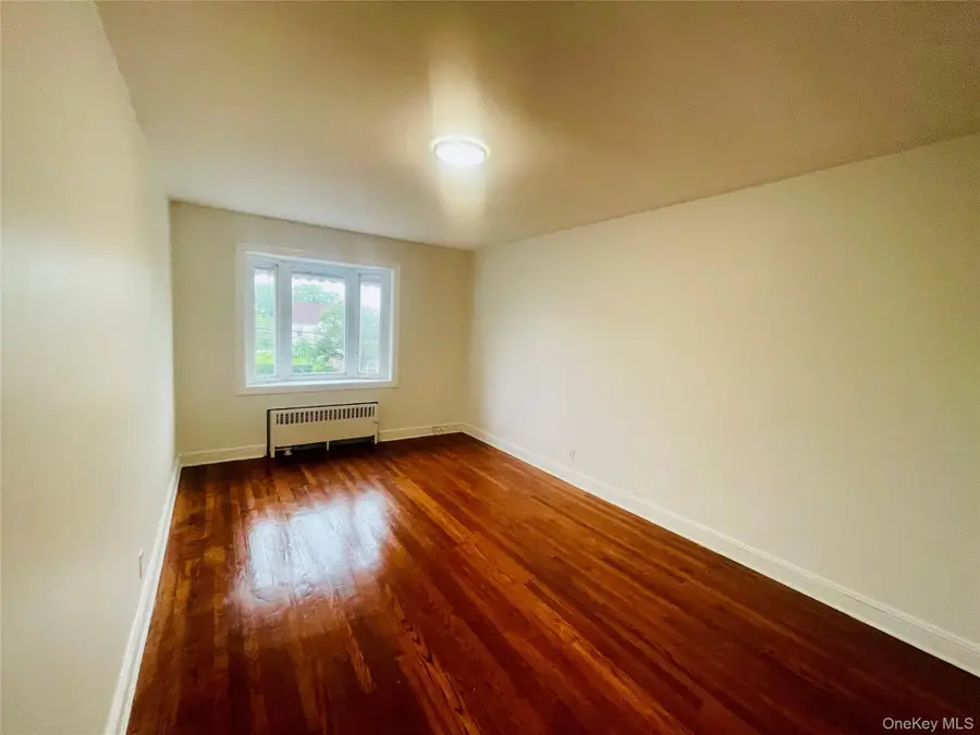 2811 Gunther Avenue, Bronx, NY 10469 - #2
