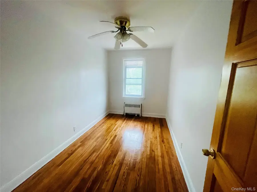 2811 Gunther Avenue, Bronx, NY 10469 - #3
