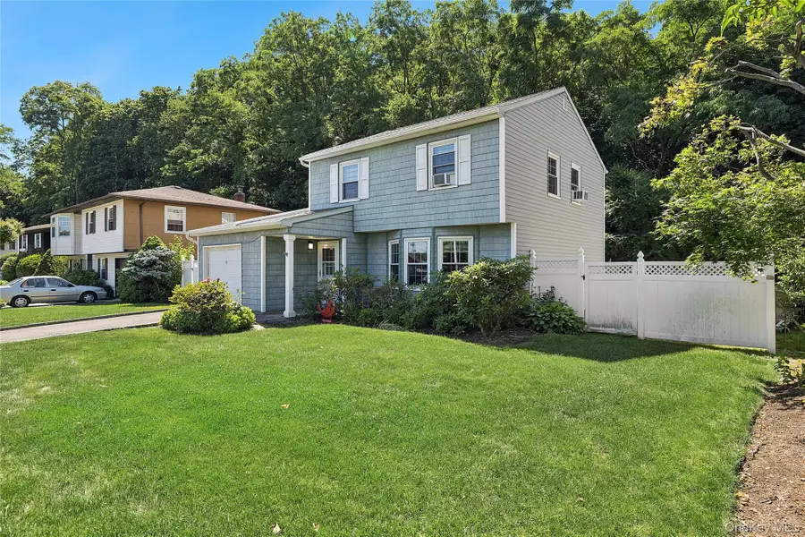 17 Harmony Lane, Glen Cove, NY 11542 - #2
