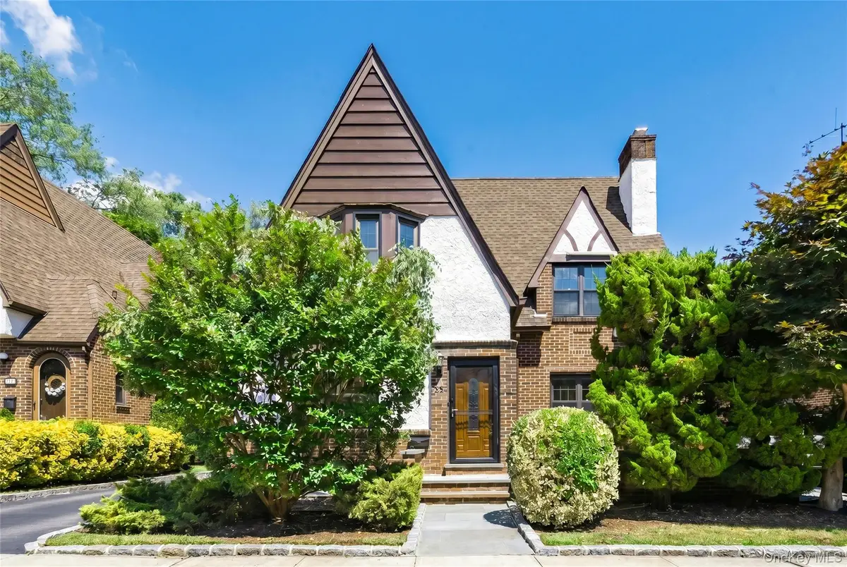 38 Bayview Terrace, Manhasset, NY 11030 - #1