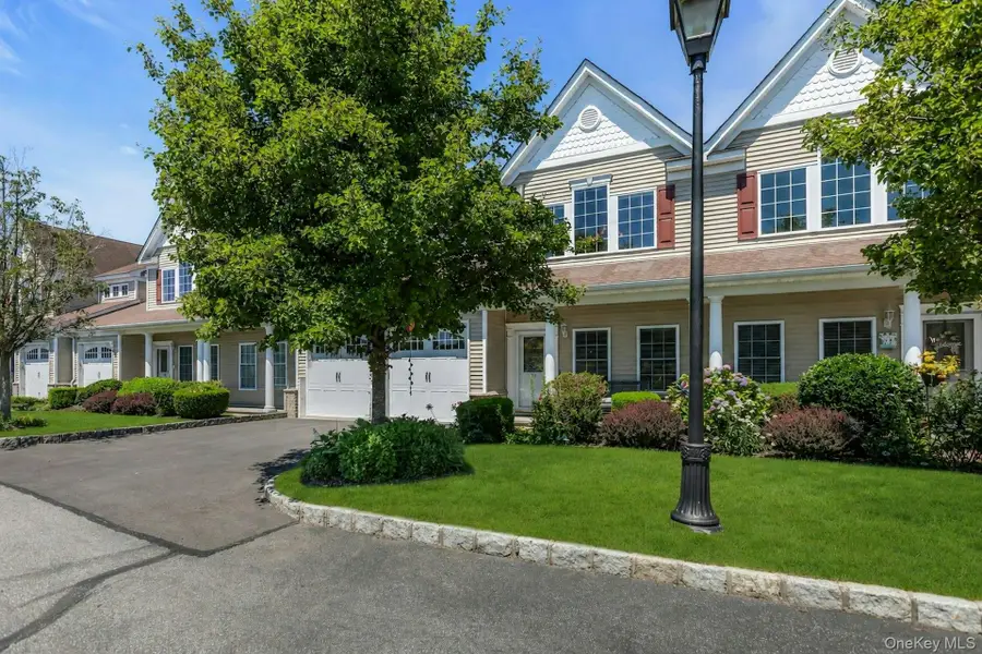 19 Meadow Court, Oakdale, NY 11769 - #2