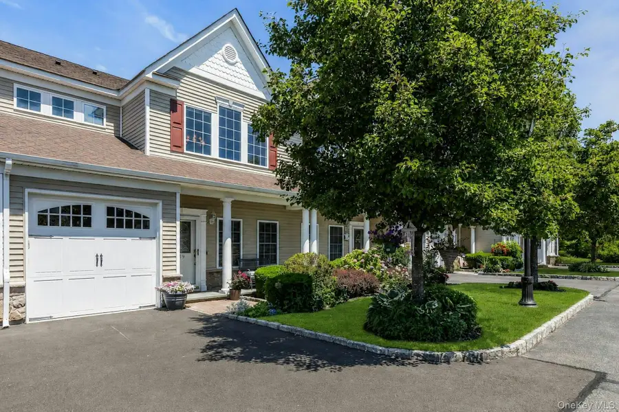 19 Meadow Court, Oakdale, NY 11769 - #3