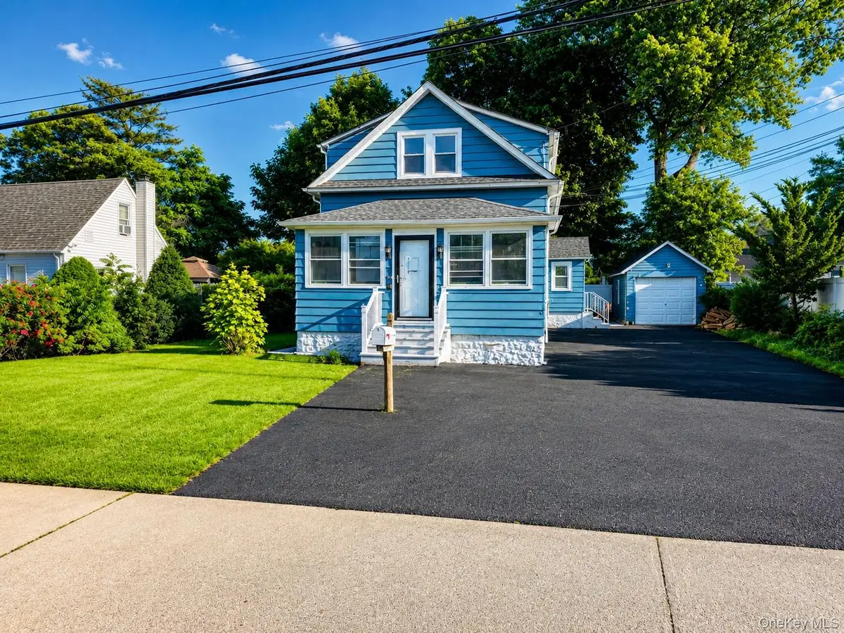 26 Flanders Place, West Babylon, NY 11704 - #1