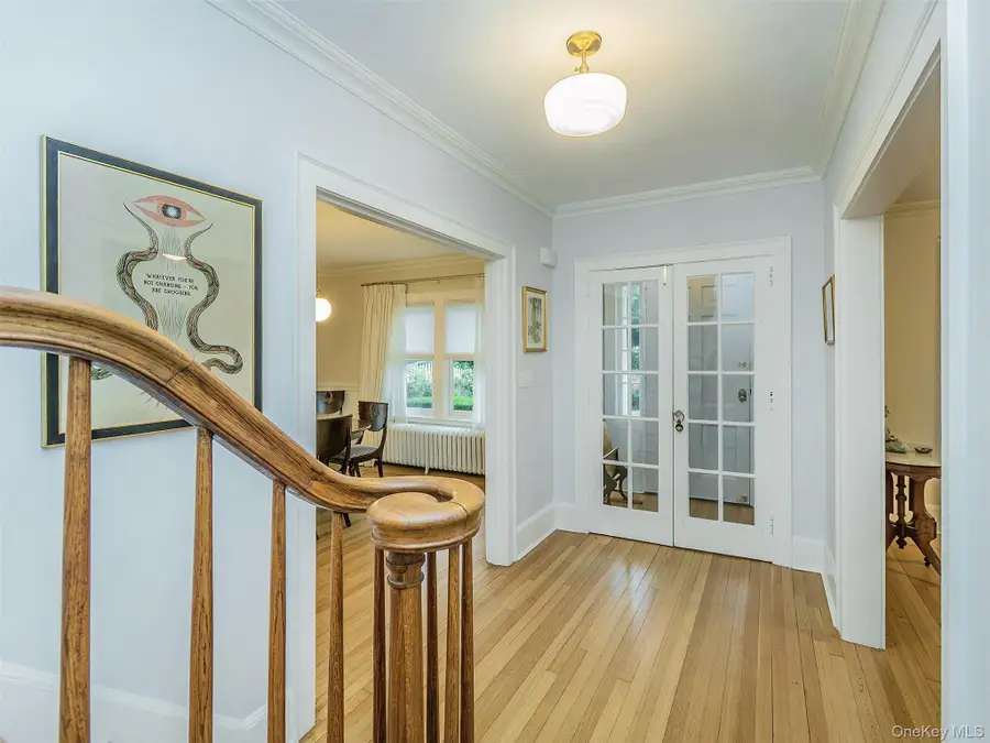 33 Oakland Street, Huntington, NY 11743 - #3