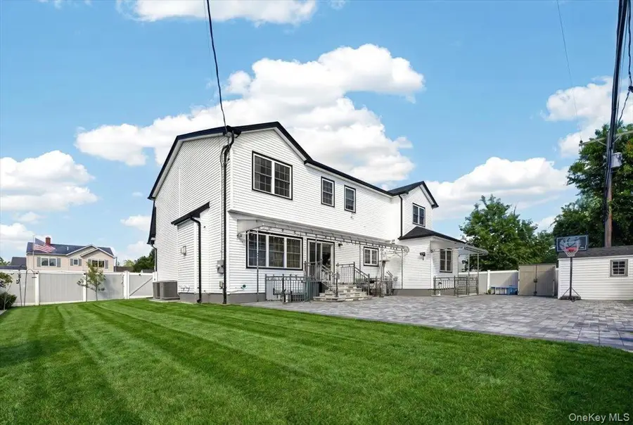 84 Choir Lane, Westbury, NY 11590 - #3